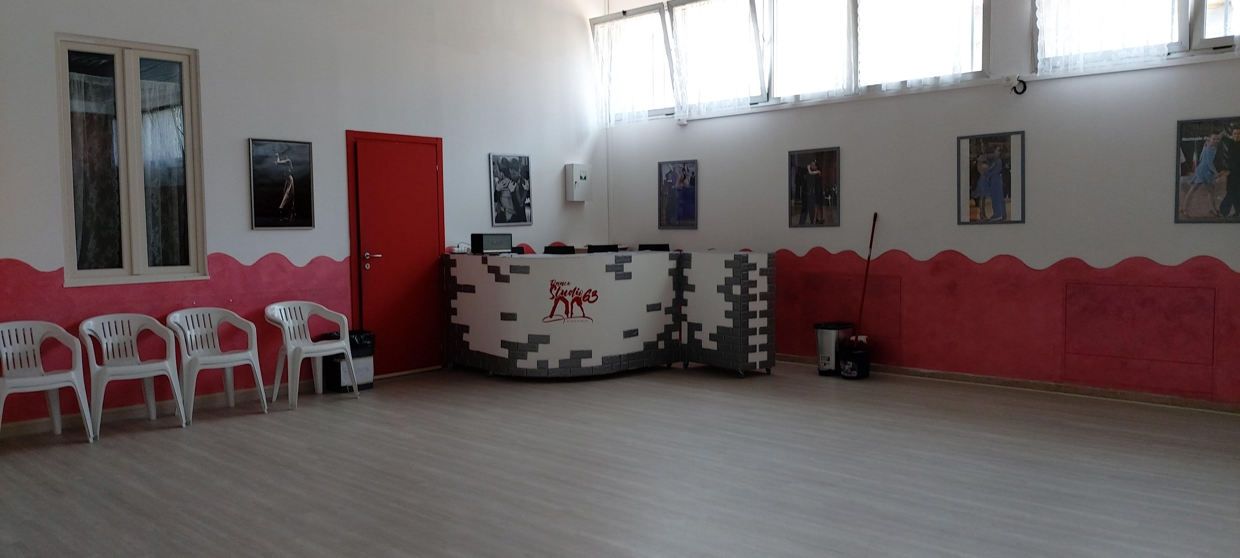 Sala Rossa Dance Studio 63 Scuola di Ballo a Bologna